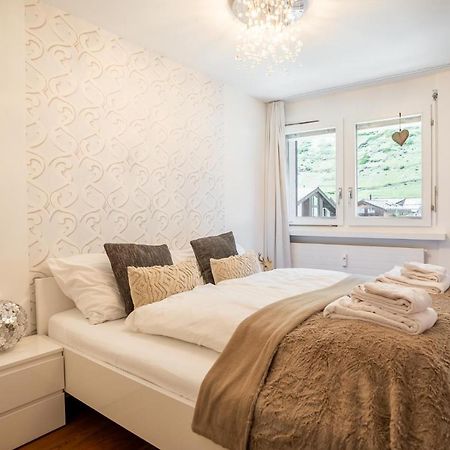 Stylish Home With Matterhorn View In The Center เซอร์แมท ภายนอก รูปภาพ